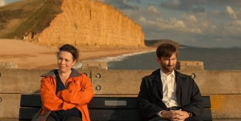Olivia Coleman as Ellie Miller and David Tennant as Alec Hardy sitting on a bench together in Broadchurch