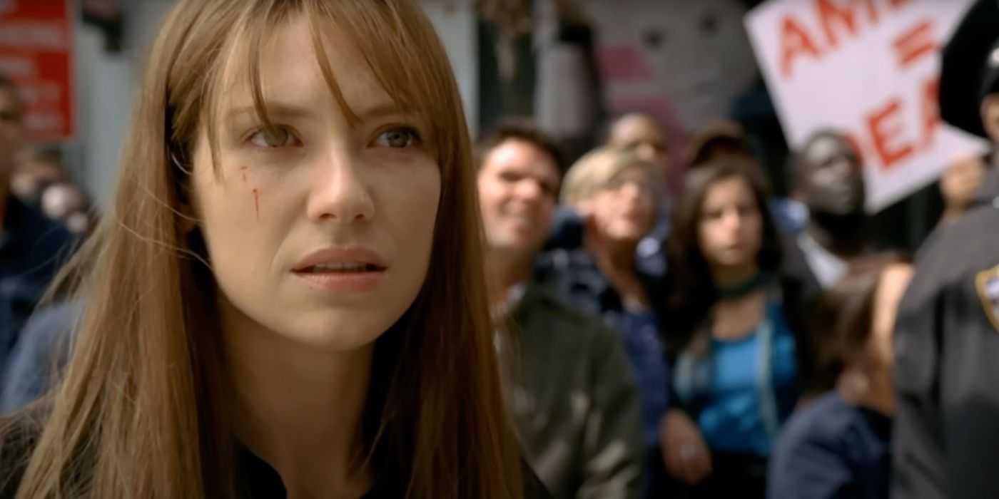 Parallel Fringe Before 'Severance,' This Sci-Fi Show Had an Even Messier Love Triangle
