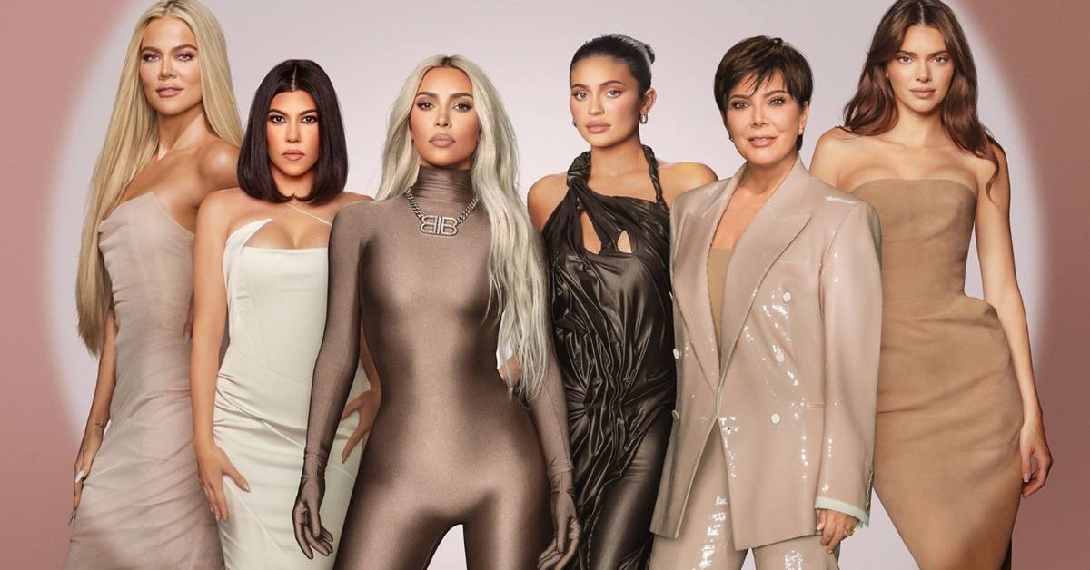 The Kardashian Share Group~@jensposhpit? IT GIRL | The Kardashian-Jenner family—Kris, Kim, Khloé  main image 2