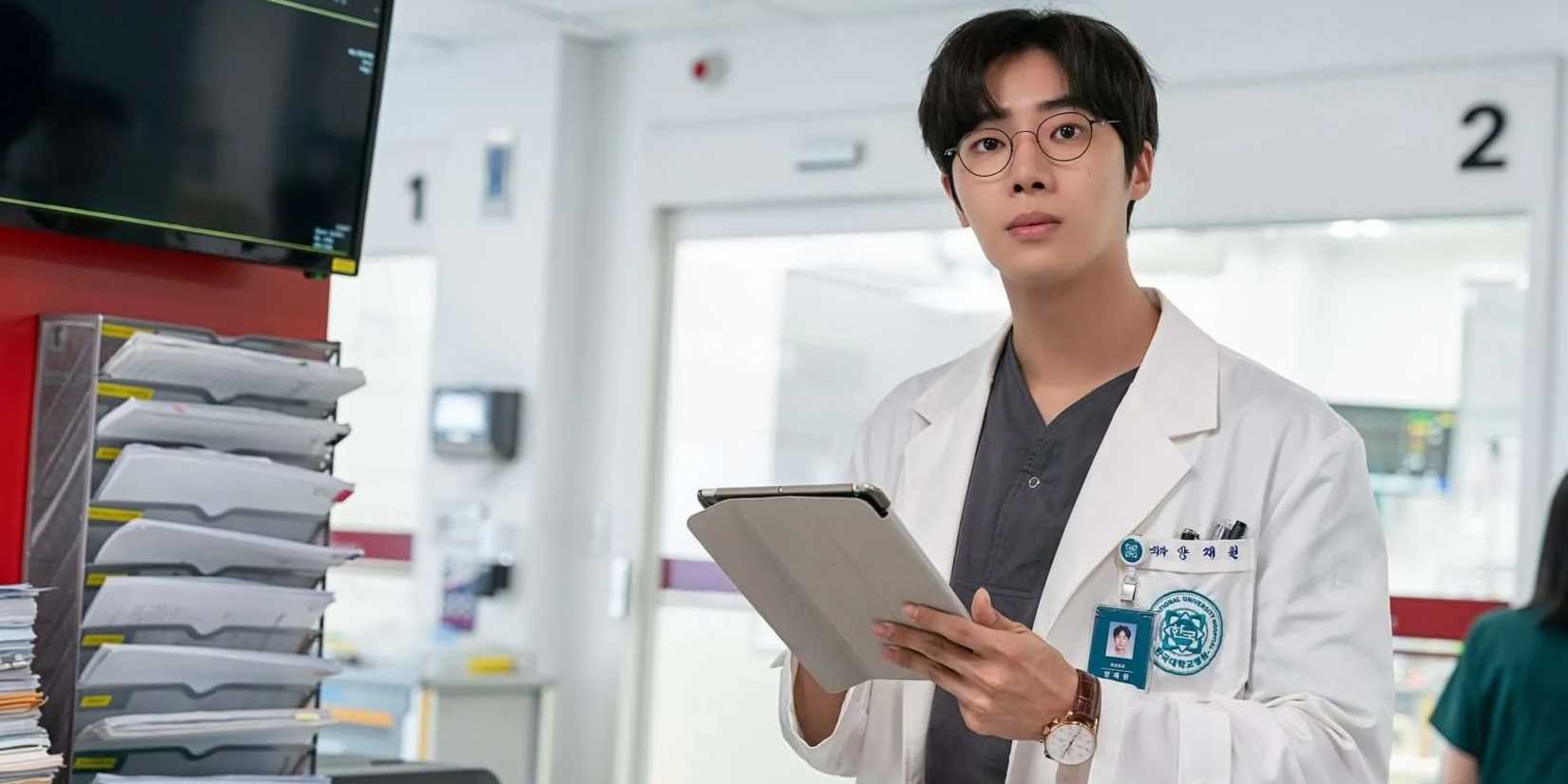 Choo Young-woo as Yang Jae-won in The Trauma Code: Heroes on Call.