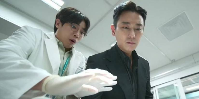 Yang Jae-won (Choo Young-woo) and Baek Kang-hyuk (Ju Ji-hoon) in The Trauma Code: Heroes on Call.