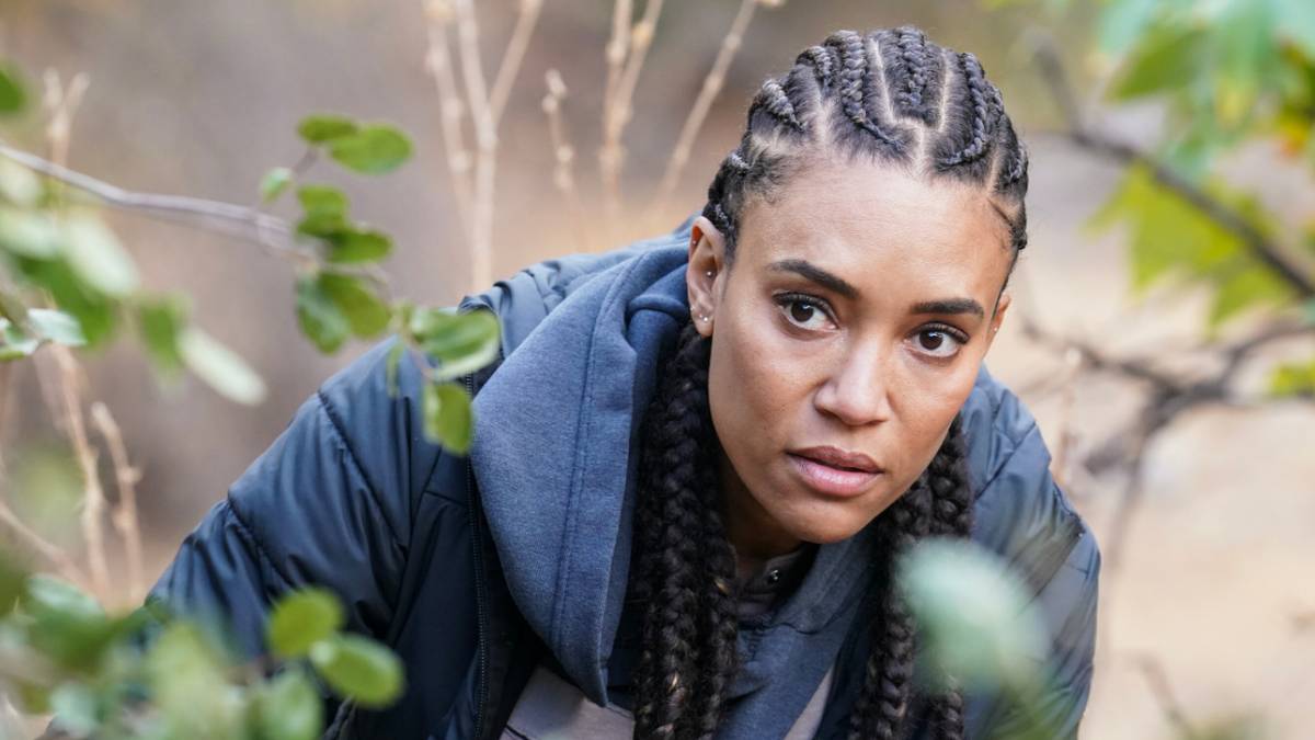  Annie Ilonzeh as Devin Gamble in SWAT Season 8