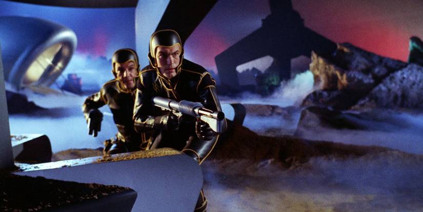 Barry Sullivan as Captain Mark Markary and Ángel Aranda as Wess Wescant in 'Planet of the Vampires'