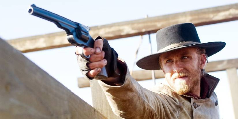 Ben Foster as Charlie Prince pulls his gun in '3:10 to Yuma' (2007)