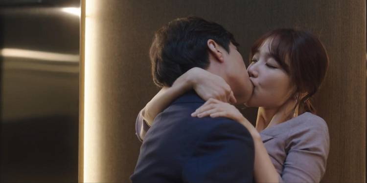 This Tense Netflix Drama Exposes the Elite's Most Ruthless Power Plays — and No One's Safe