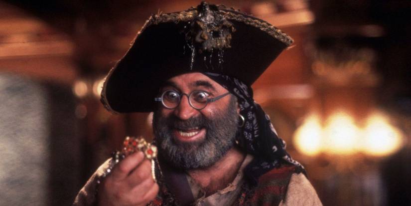 Hook - Bob Hoskins as Smee smiling at gold