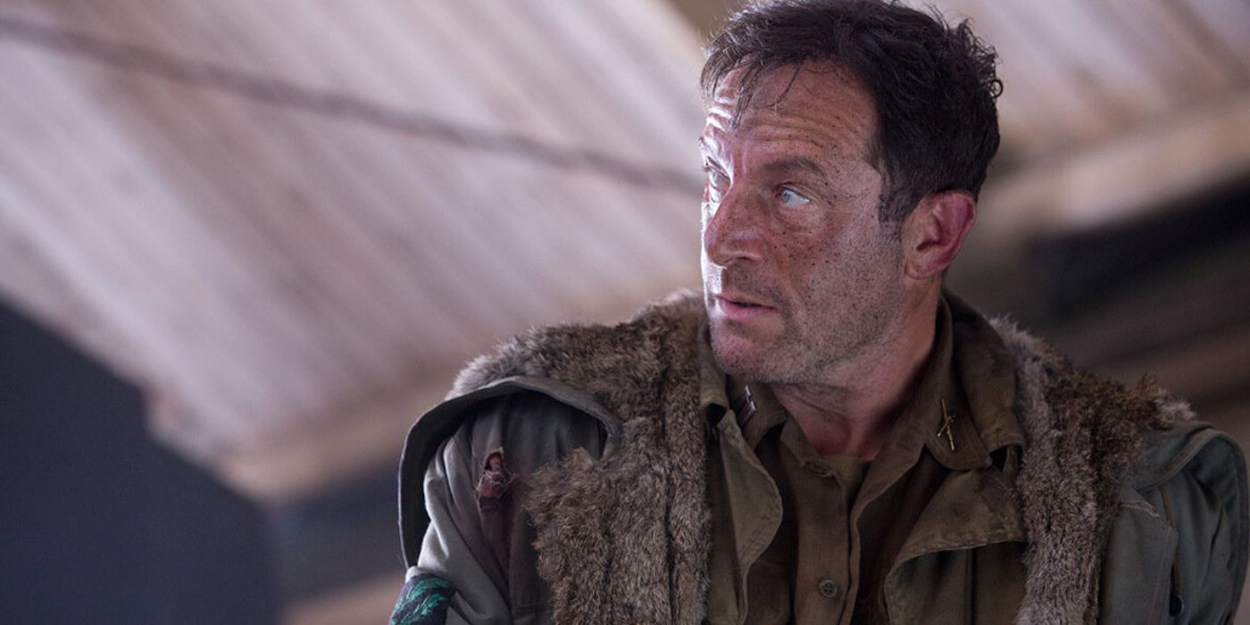 Jason Isaacs as Captain Waggoner looking dirty and tired in Fury.