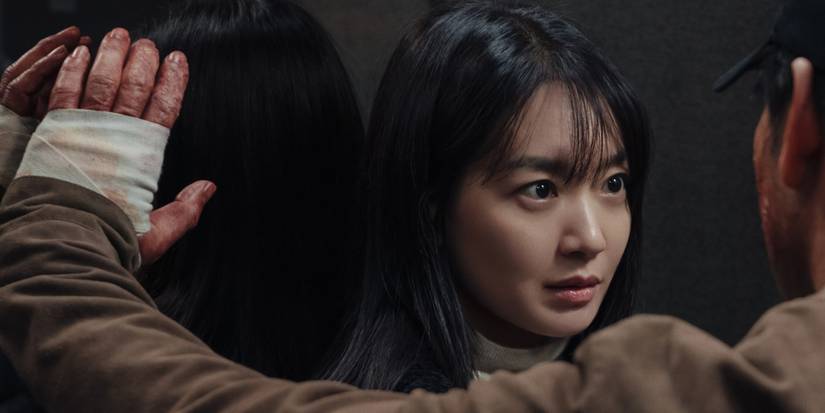 Shin Min-a as Ju-yeon being threatened in an elevator in Netflix's Karma