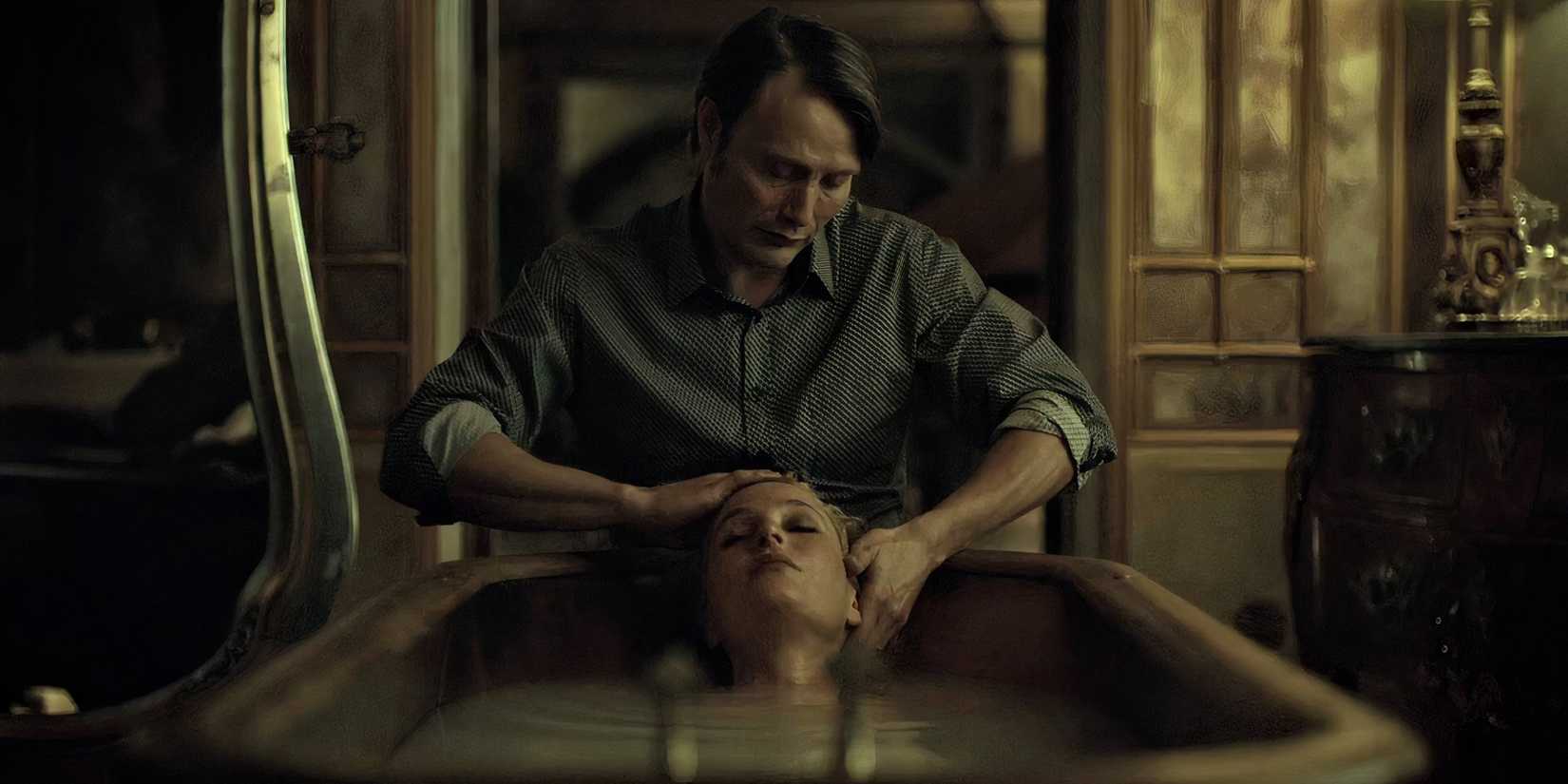 Mads Mikkelsen as Hannibal in Hannibal washing a woman's hair as she lies in the bathtub. 