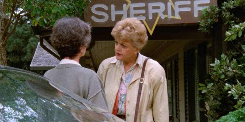 Jessica (Angela Lansbury) interrogates a suspect outside the sheriff's office in Murder, She Wrote.