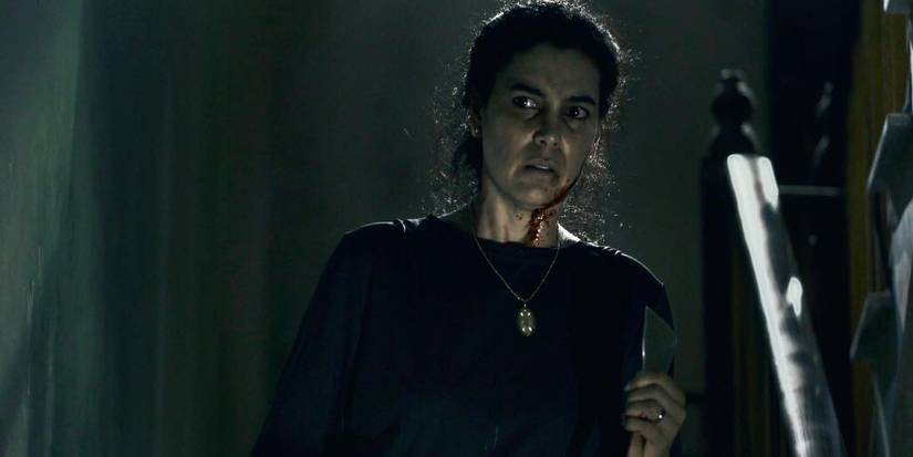 Ruddy Rodríguez in a dark hallway in The House at the End of Time 