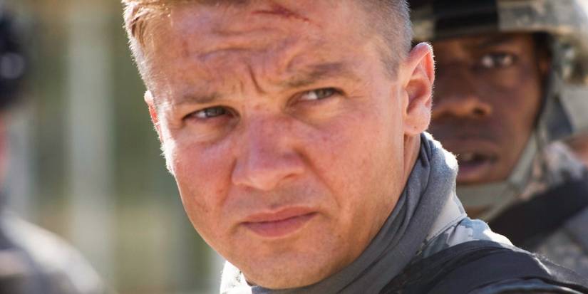 Jeremy Renner as William squints among other soldiers in The Hurt Locker