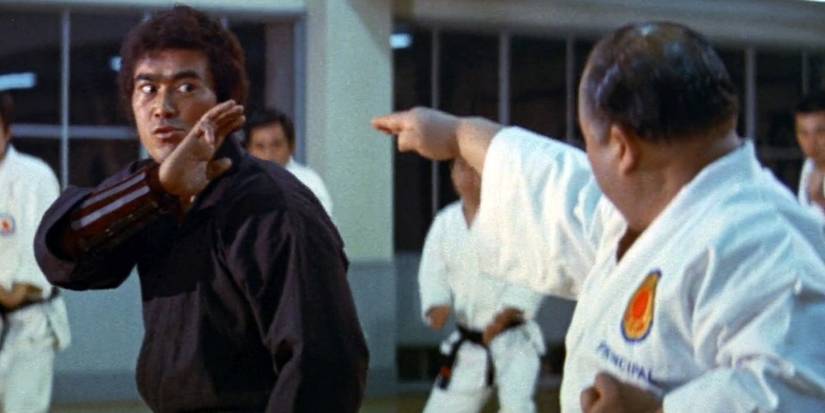 Sonny Chiba fighting a man in The Street Fighter - 1974