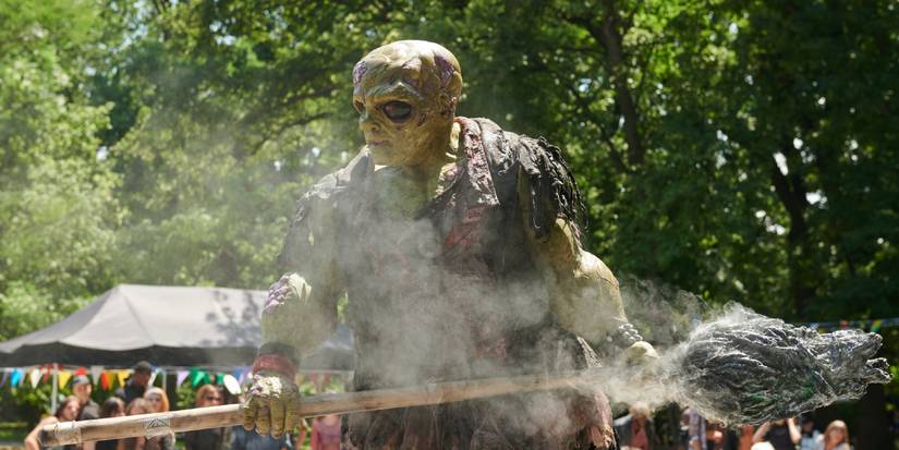 Peter Dinklage como Toxie em O Veneno