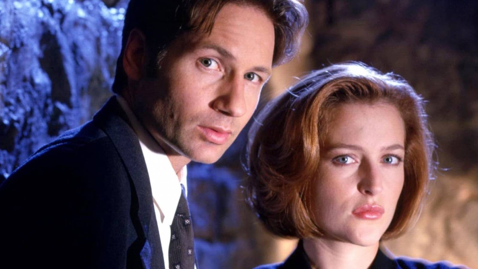 Mulder (David Duchovny) and Scully (Gillian Anderson) from 'The X-Files' both looking at the camera.