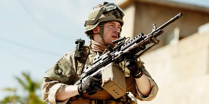 Joseph Quinn holding a gun in 'Warfare'