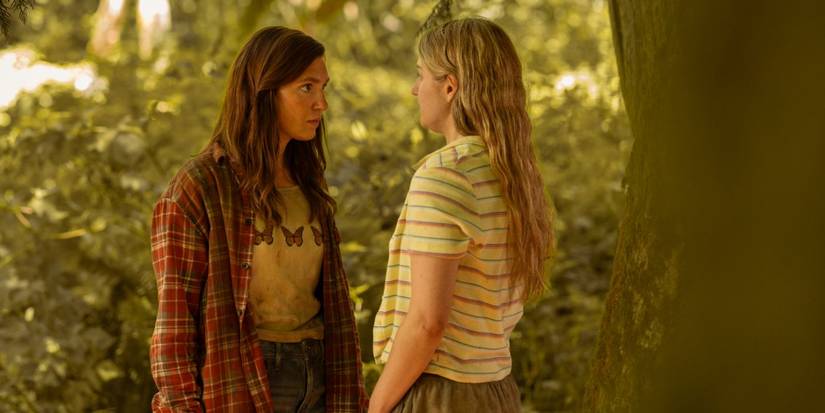 Sofija Nelisa pusaudzes Šonas lomā un Džena Bērdžesa pusaudzes Melisas lomā filmā Yellowjackets, 2. sērija, 3. sezona,