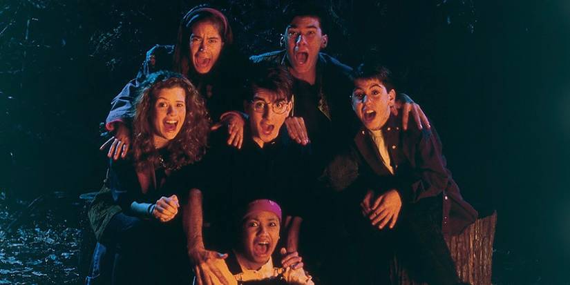 The cast of Are You Afraid of the Dark? posing outside, mouths open screaming. 
