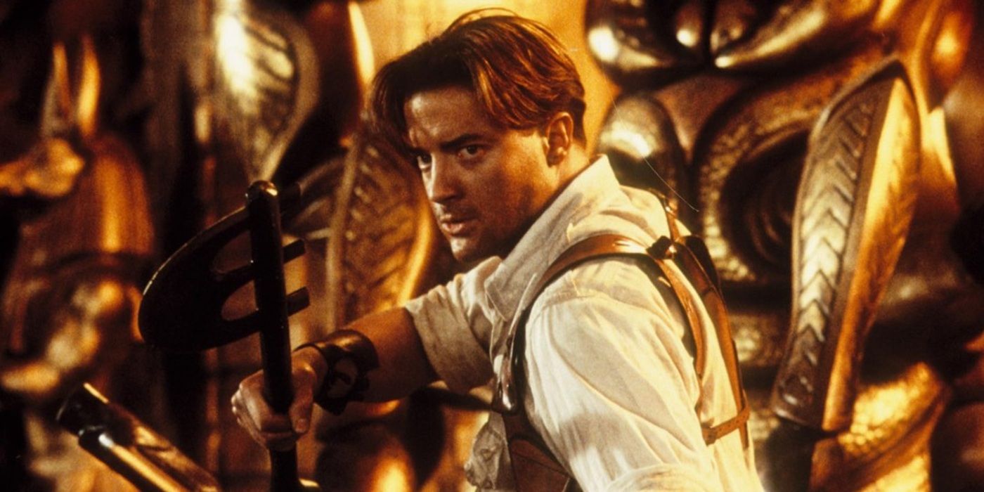 Brendan Fraser as Rick O'Connell holding an axe in The Mummy Returns