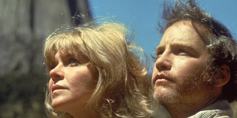 Melinda Dillon's Jillian standing with Richard Dreyfuss' Roy in Close Encounters of the Third Kind.
