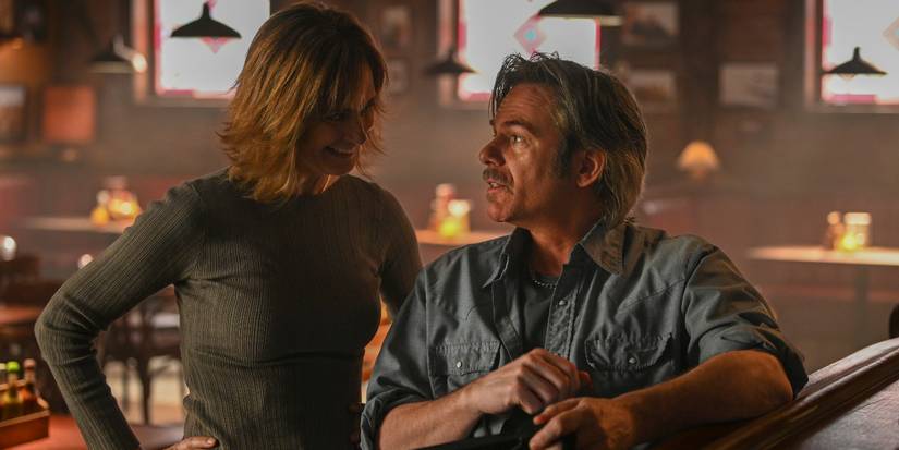 Billy Burke e Diane Farr se entreolhando na terceira temporada de Fire Country, episódio 18.