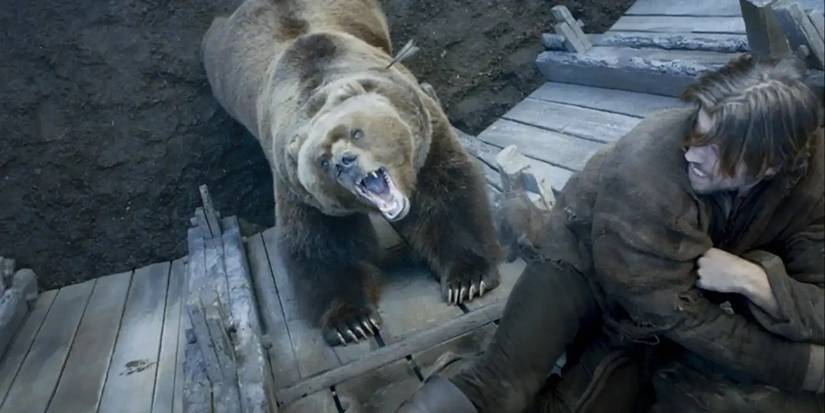 Jaime Lannister narrowly avoids an angry bear