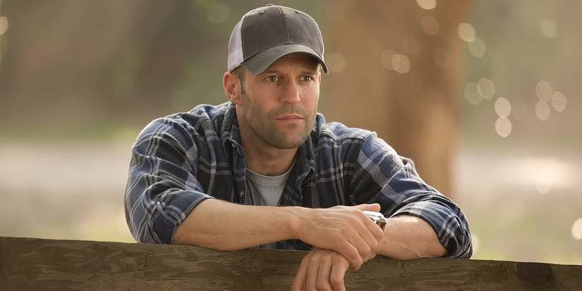 Jason Statham leaning over a fence in Homefront