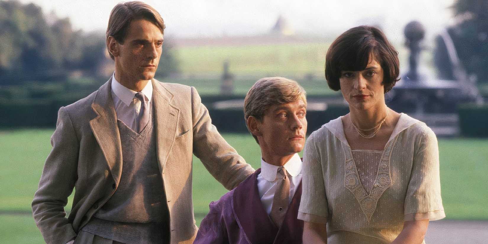 A still of Jeremy Irons, Anthony Andrews and Diana Quick at a park in Brideshead Revisited.