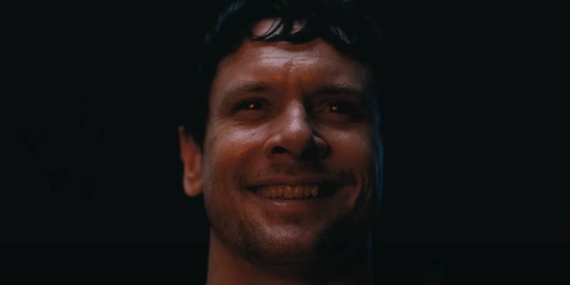 The master vampire Remmick (Jack O'Connell) grins in Sinners.