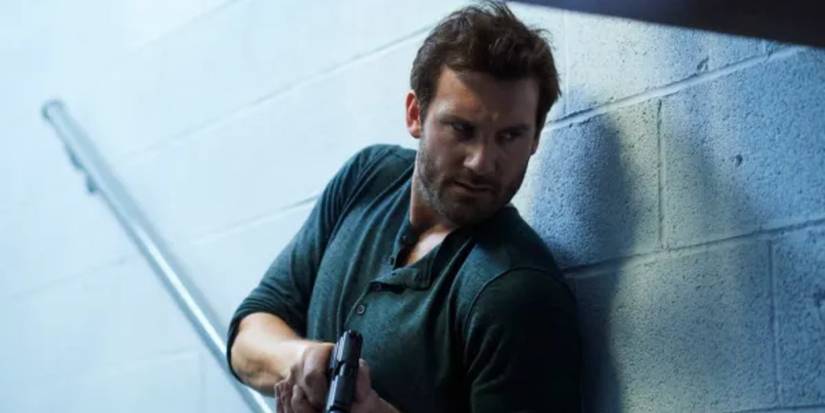 Clive Standen sebagai Bryan Mills dalam 'Diambil.'