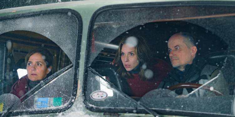 Marcelo Subiotto, Andrea Pietra, and Carla Peterson in Netflix's The Eternaut