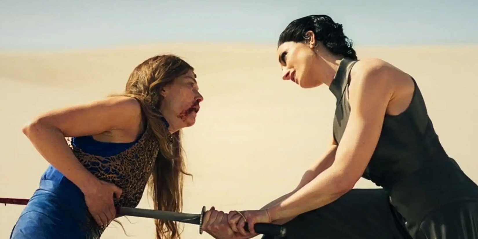 Lanfear (Nataša O'Keeffe) Moiraine (Rosamund Pike) imperalizēšana 3. sezonas finālā.