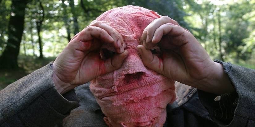 Karra Elejalde as the masked man in Timecrimes