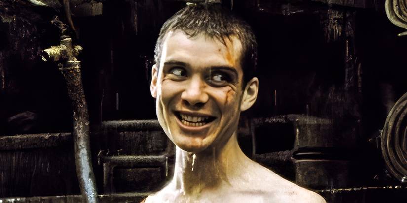 Cillian Murphy smiling madly with blood on his face in '28 Days Later'