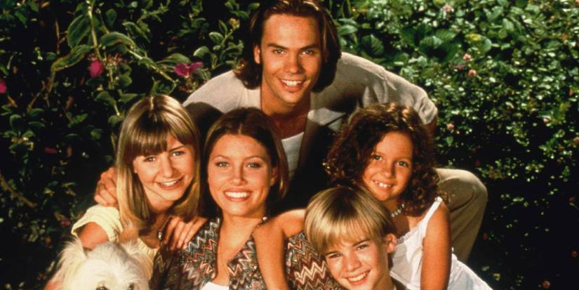 The cast of 7th Heaven huddled together