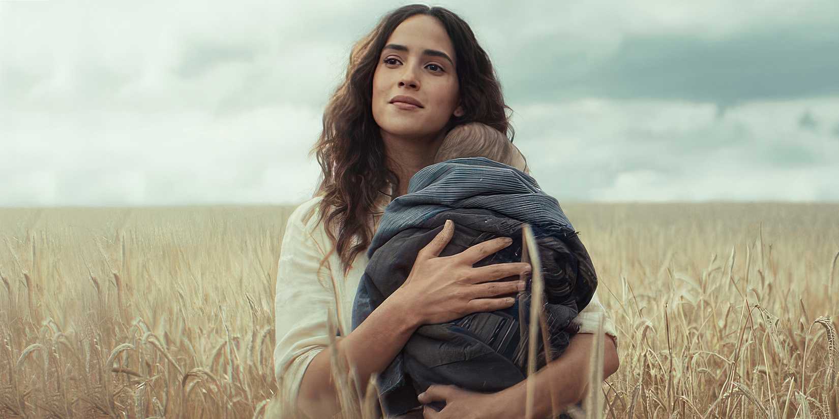Adria Arjona holding her baby in the Andor Season 2 finale