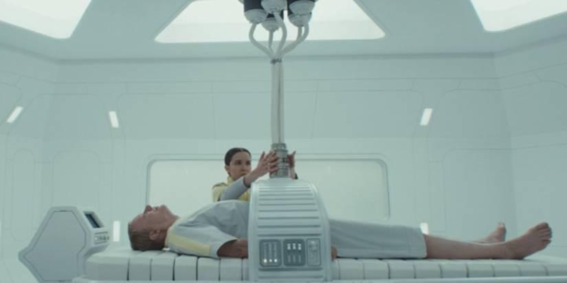 Kleya (Elizabeth Dulau) unplugging Luthen (Stellan Skarsgård) in Andor