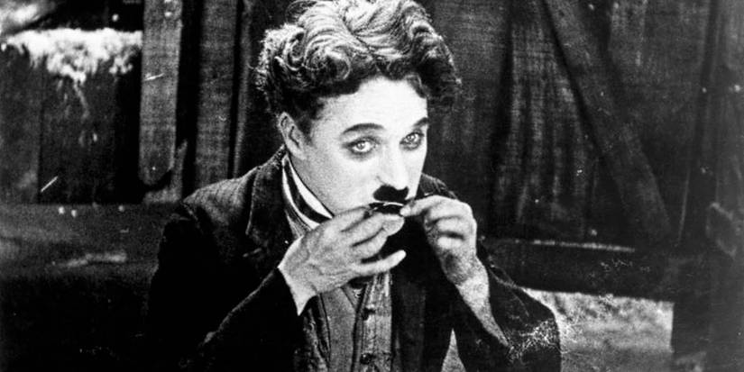 Charlie Chaplin eating at the table in 'The Gold Rush'