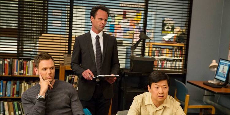 Scott Rognlien Pedro Pascal Replaced Walton Goggins for a Hilarious 'Community' Table ...