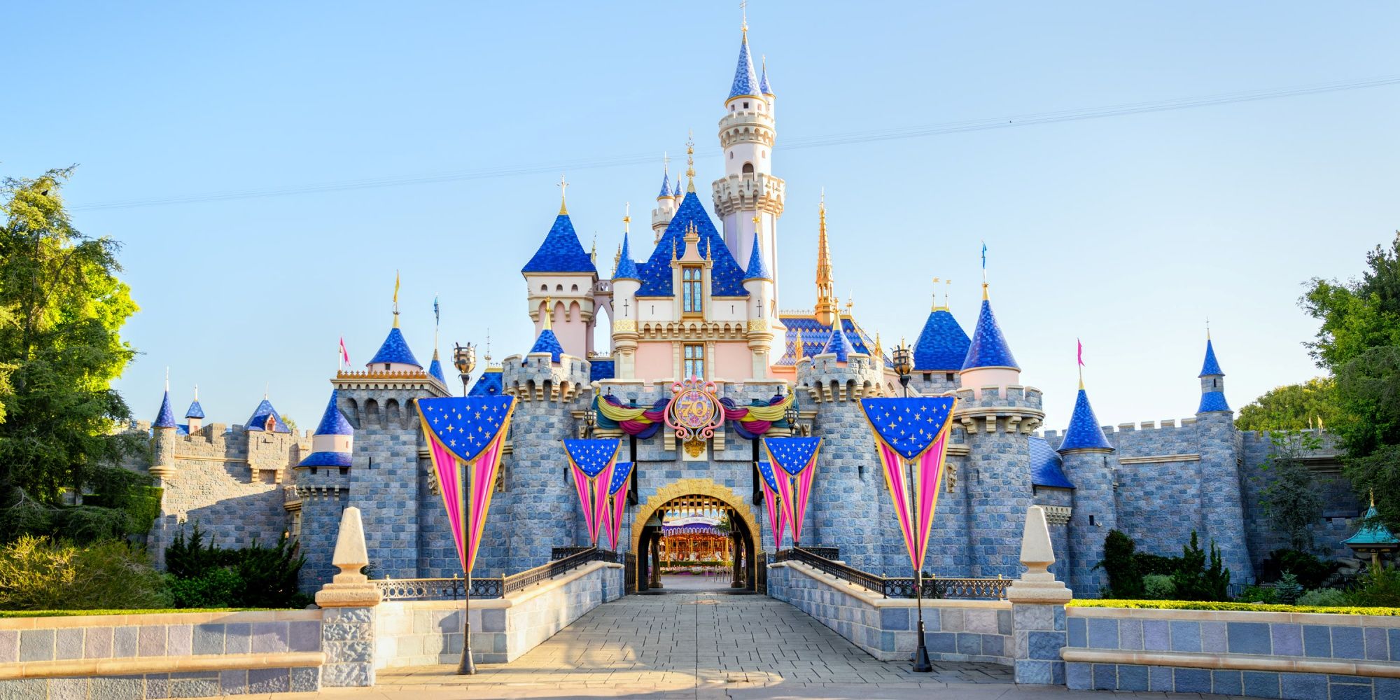 disneyland-resort-70th-celebration-castle-decor.jpg