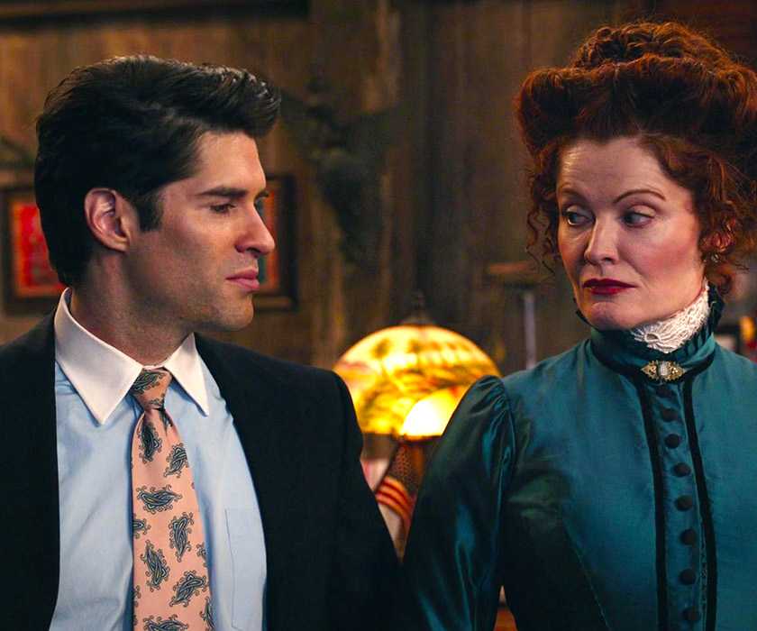 Rebecca Wisocky as Hetty and Asher Grodman as Trevor exchanging glances in Ghosts Season 4, Episode 20.