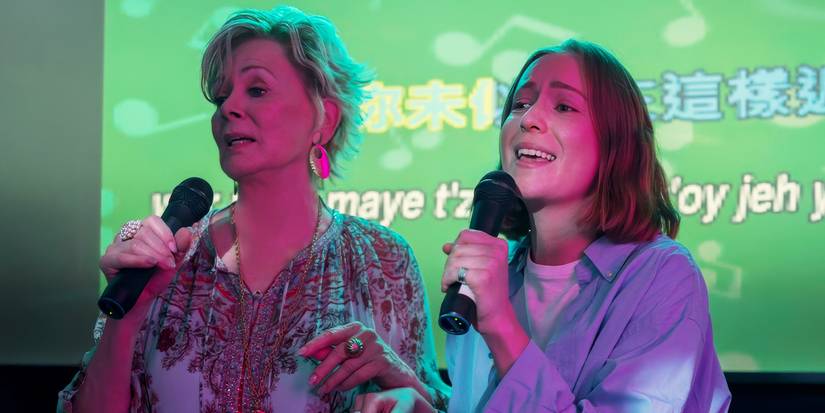 Jean Smart's Deborah and Hannah Einbinder's Ava singing karaoke in the Season 4 finale of Hacks