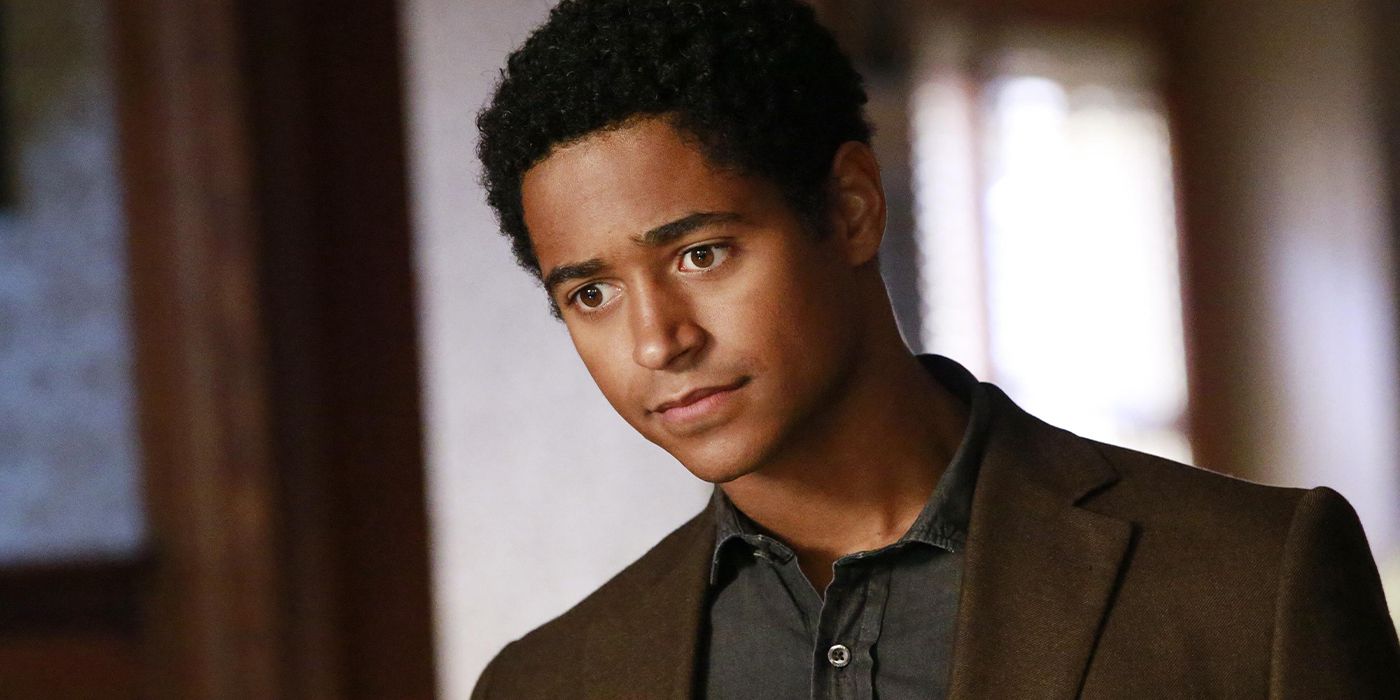 Aflred Enoch as Wes Gibbins looking concerned in How to Get Away with Murder HTGAWM 2.09