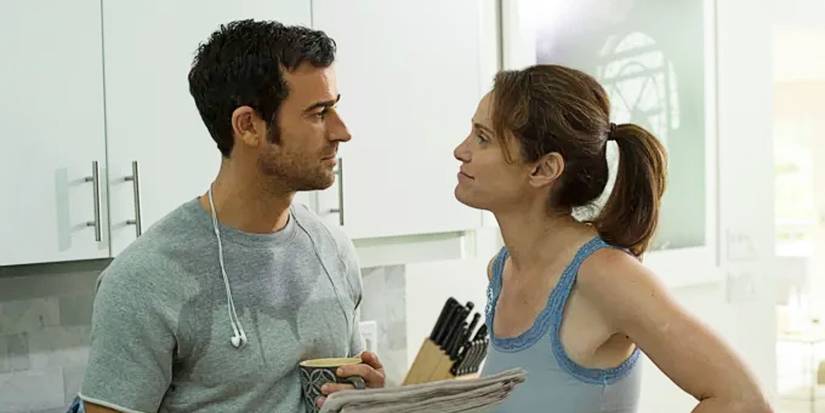 Kevin Garvey and Laurie Garvey having a conversation in a flashback during The LEftovers Season 1