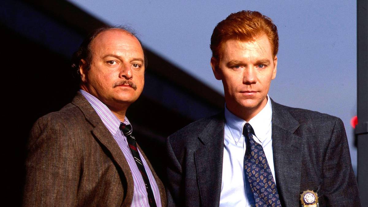 This 8-Season Police Sitcom Is More Realistic than 'NYPD Blue