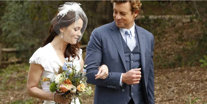 Robin Tunney as Lisbon holding a wedding bouquet and Simon Baker as Jane in The Mentalist finale.