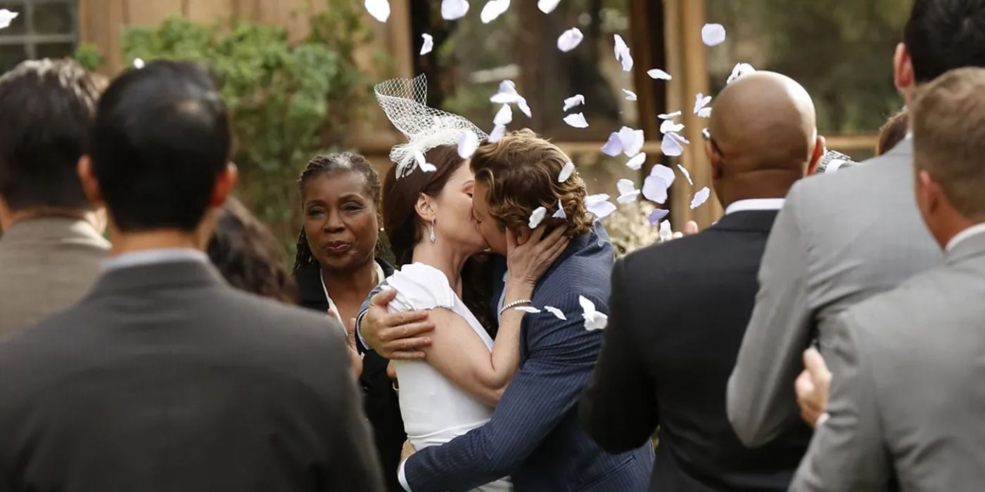 the-mentalist-jane-simon-baker-lisbon-robin-tunney-wedding-kiss 11 Years Later, CBS' Finale Flop Was an Insult to Its Main Character