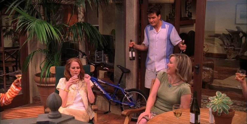 Charlie Sheen as Charlie Harper entertaining his female guests in Two and a Half Men S1 Ep23