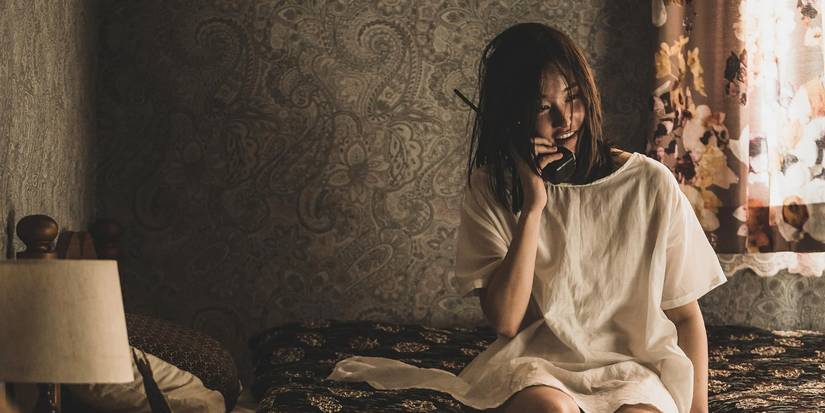 Young-sook (Jeon Jong-seo) calling the future while living with her abusive stepmother in 'The Call.'