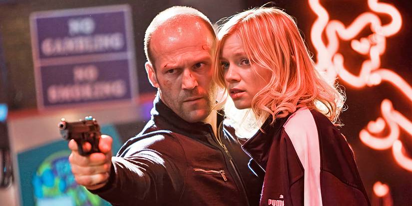 Jason Statham aims a weapon near Amy Smart in Crank: High Voltage